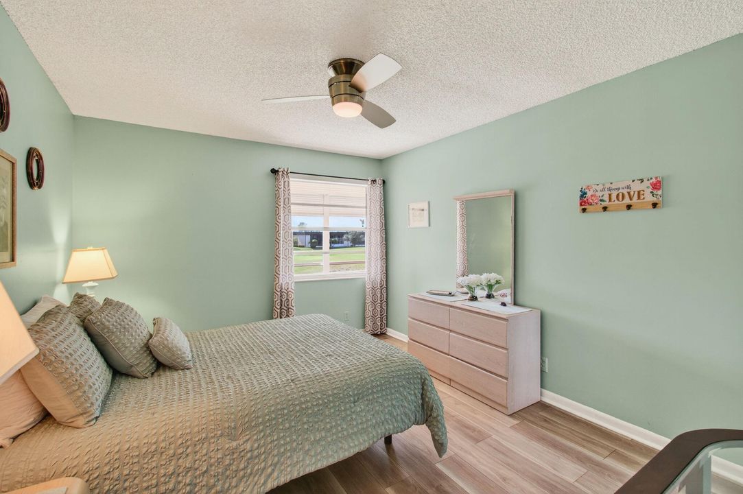 Active With Contract: $120,000 (2 beds, 2 baths, 907 Square Feet)