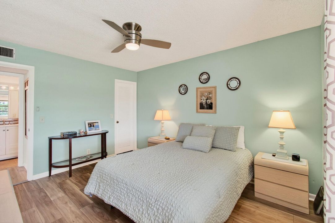 Active With Contract: $120,000 (2 beds, 2 baths, 907 Square Feet)