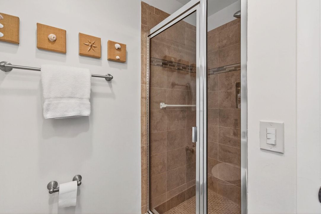 Active With Contract: $120,000 (2 beds, 2 baths, 907 Square Feet)