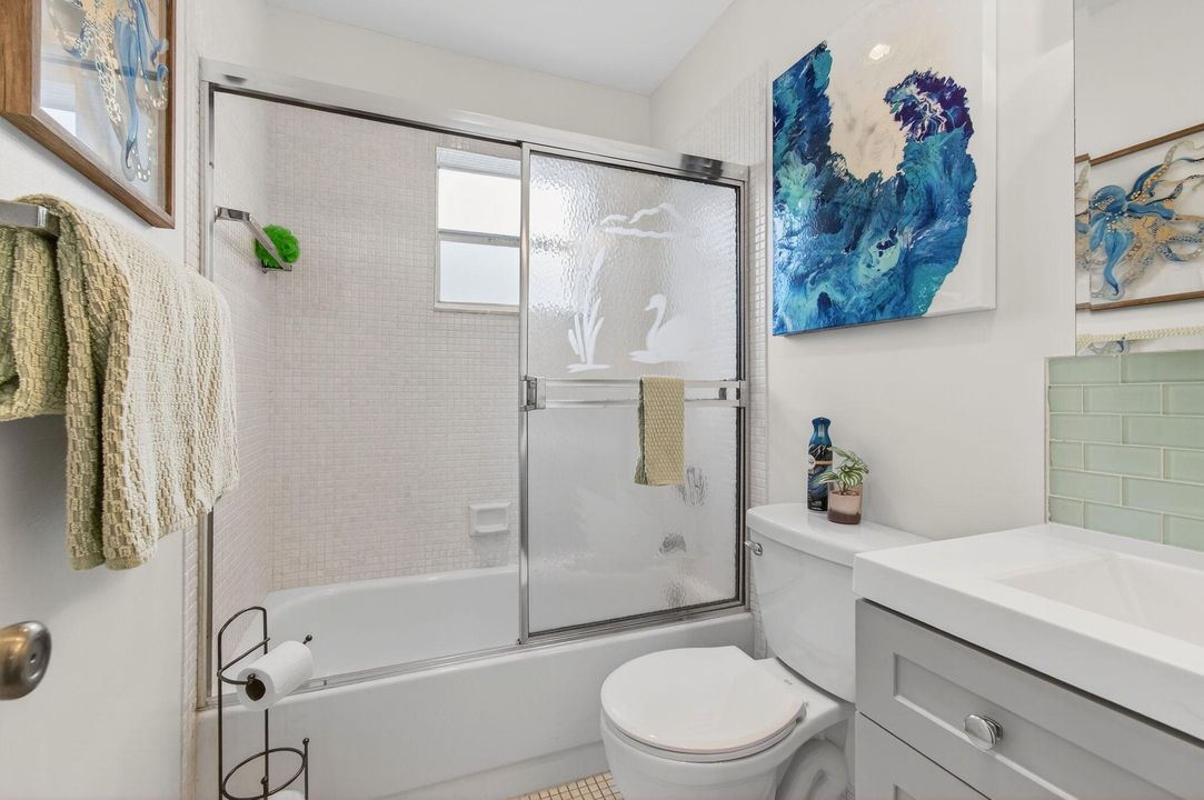 Active With Contract: $120,000 (2 beds, 2 baths, 907 Square Feet)