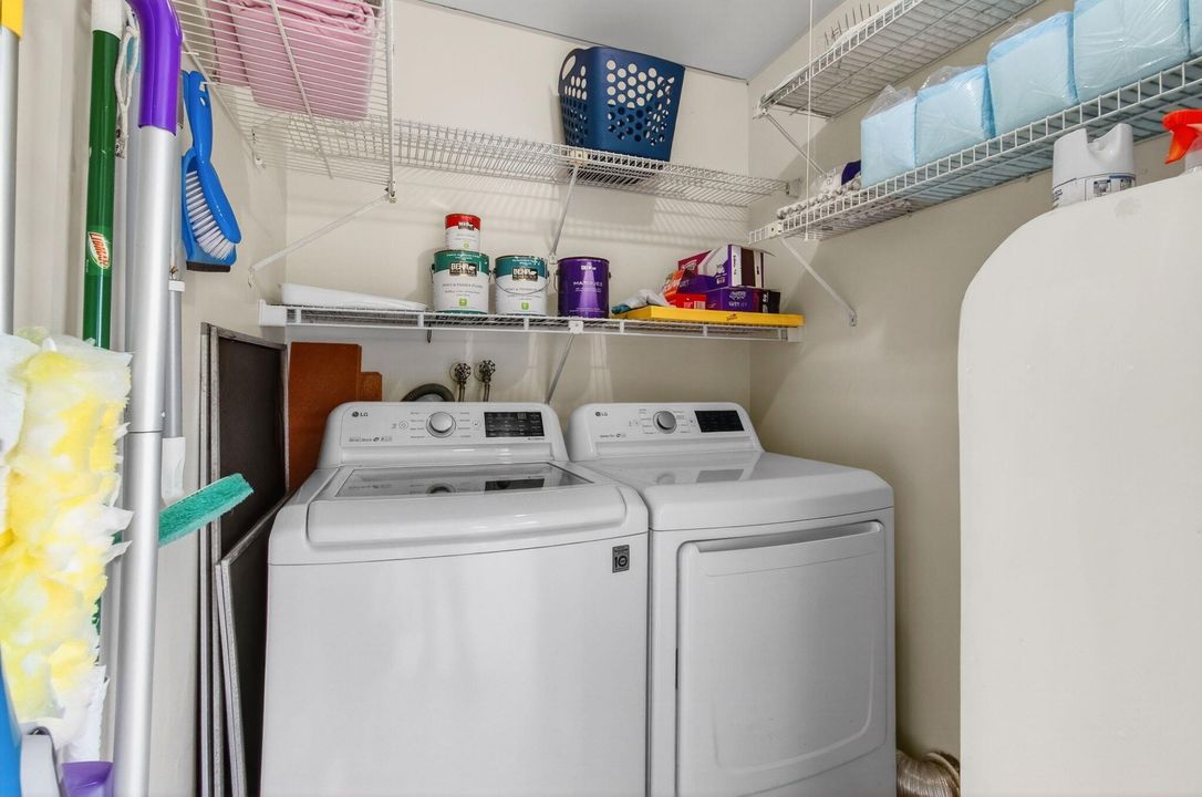 Active With Contract: $120,000 (2 beds, 2 baths, 907 Square Feet)