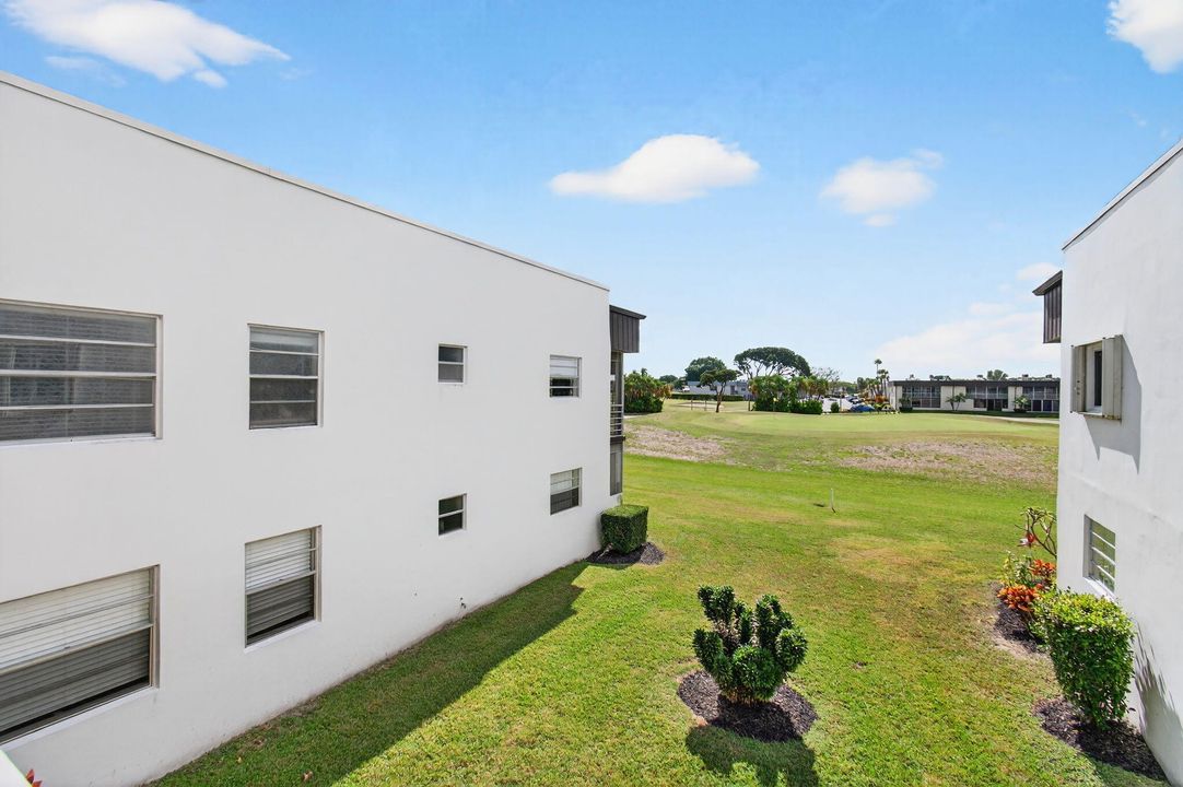 Active With Contract: $120,000 (2 beds, 2 baths, 907 Square Feet)