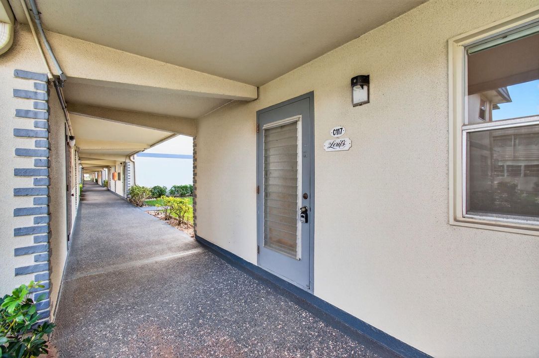 Active With Contract: $114,900 (2 beds, 2 baths, 880 Square Feet)