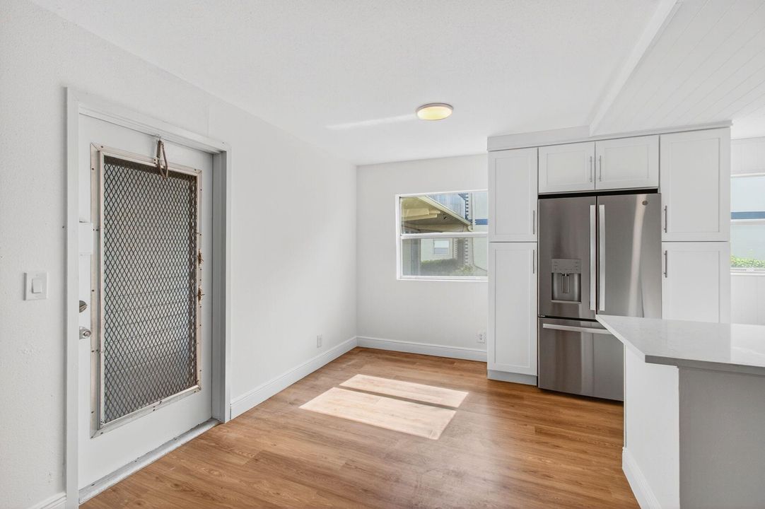 Active With Contract: $114,900 (2 beds, 2 baths, 880 Square Feet)