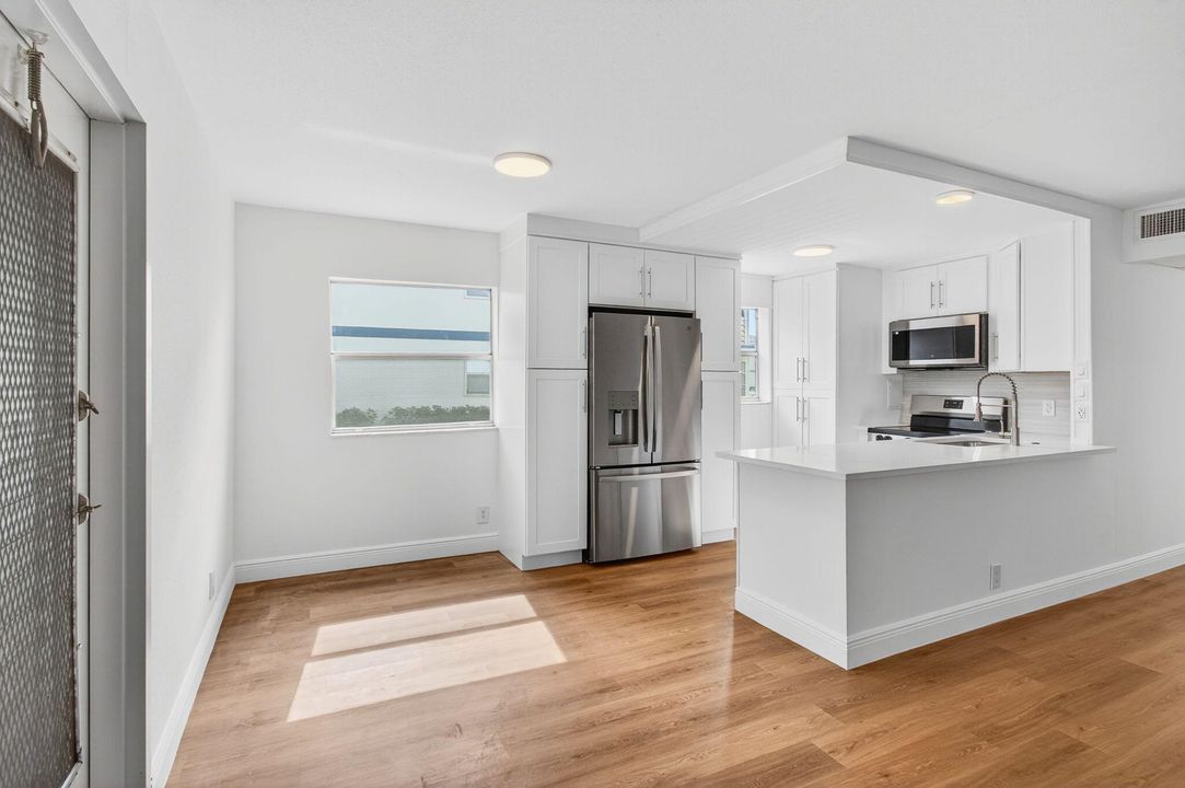 Active With Contract: $114,900 (2 beds, 2 baths, 880 Square Feet)