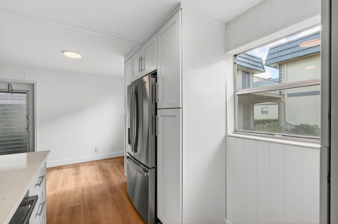 Active With Contract: $114,900 (2 beds, 2 baths, 880 Square Feet)