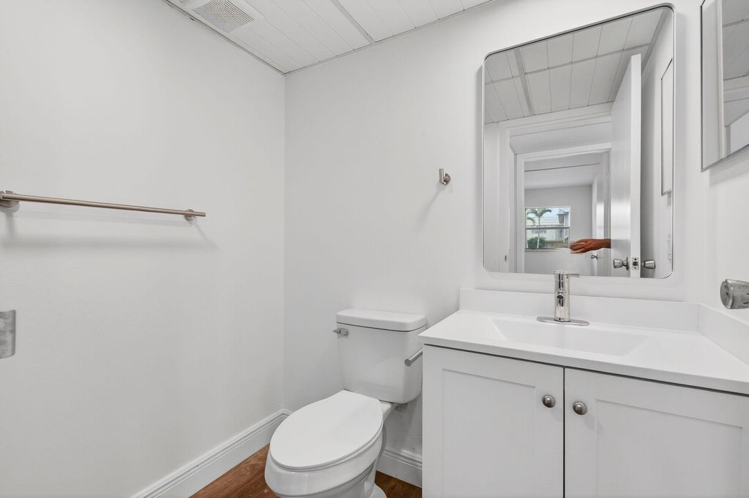 Active With Contract: $114,900 (2 beds, 2 baths, 880 Square Feet)