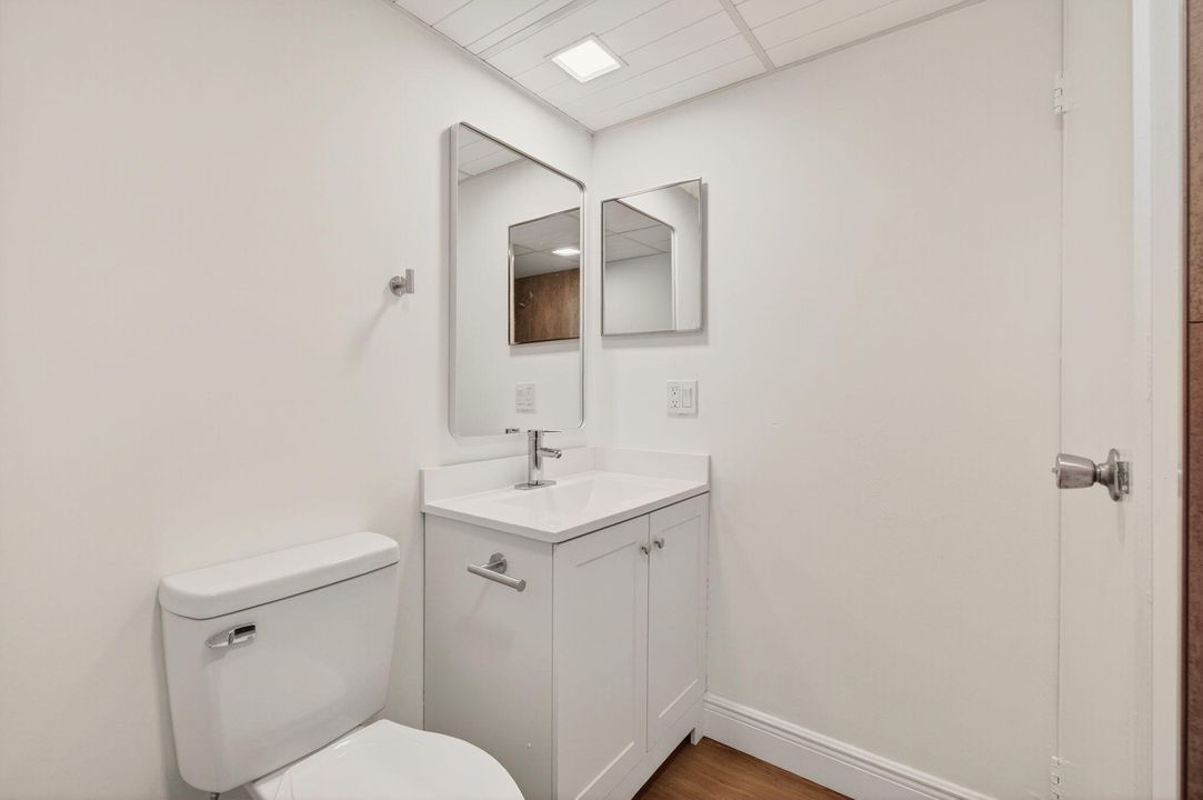 Active With Contract: $114,900 (2 beds, 2 baths, 880 Square Feet)