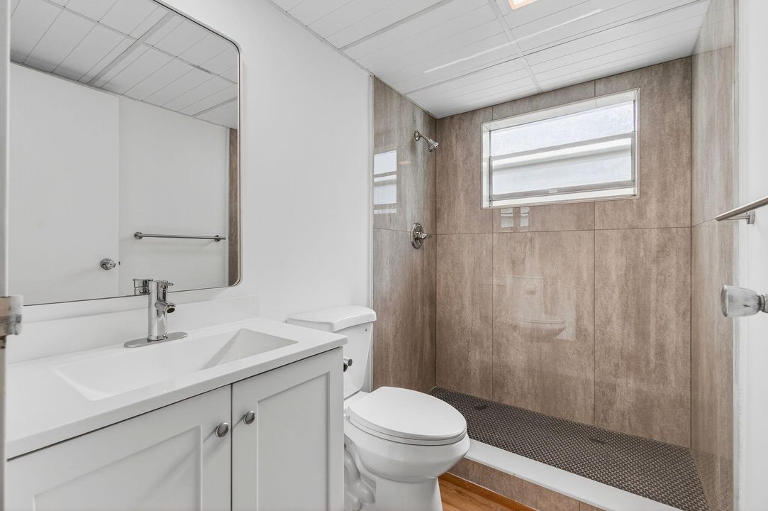 Active With Contract: $114,900 (2 beds, 2 baths, 880 Square Feet)