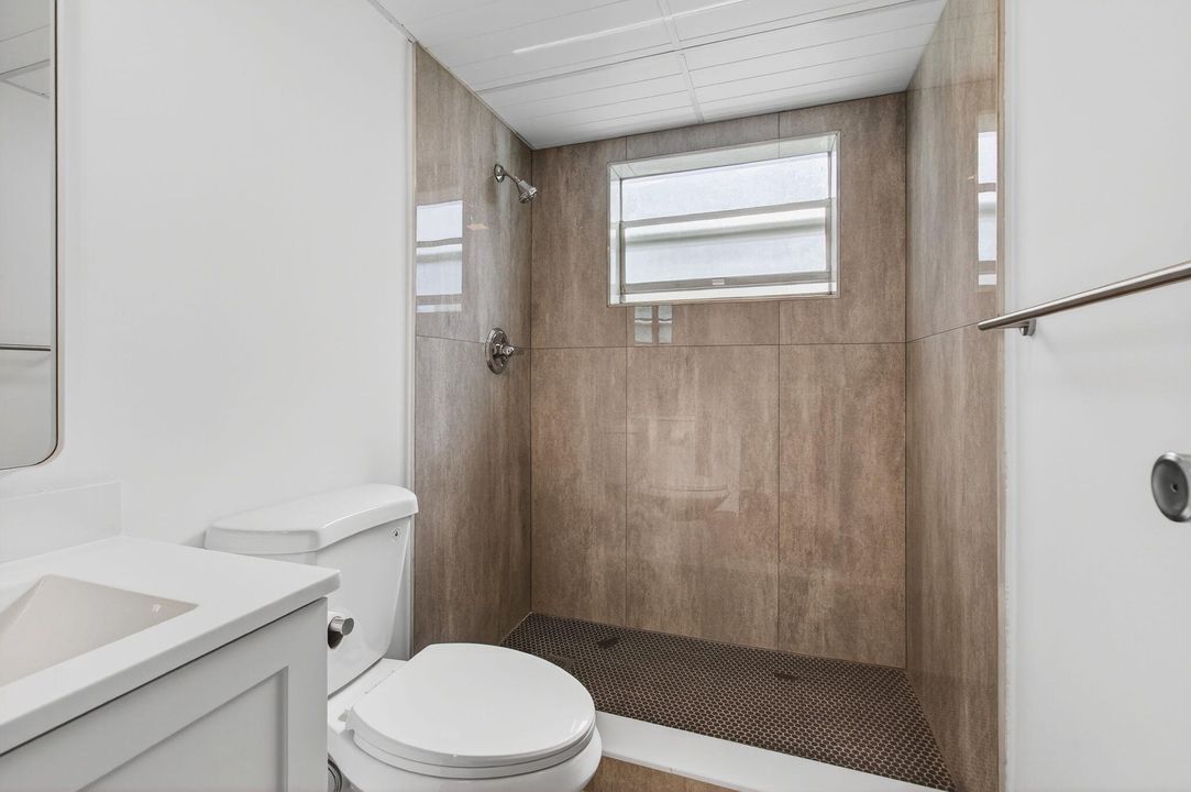 Active With Contract: $114,900 (2 beds, 2 baths, 880 Square Feet)