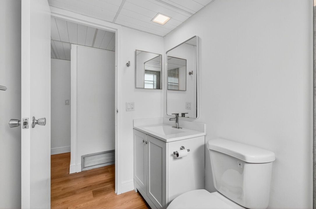 Active With Contract: $114,900 (2 beds, 2 baths, 880 Square Feet)