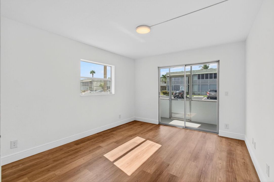 Active With Contract: $114,900 (2 beds, 2 baths, 880 Square Feet)