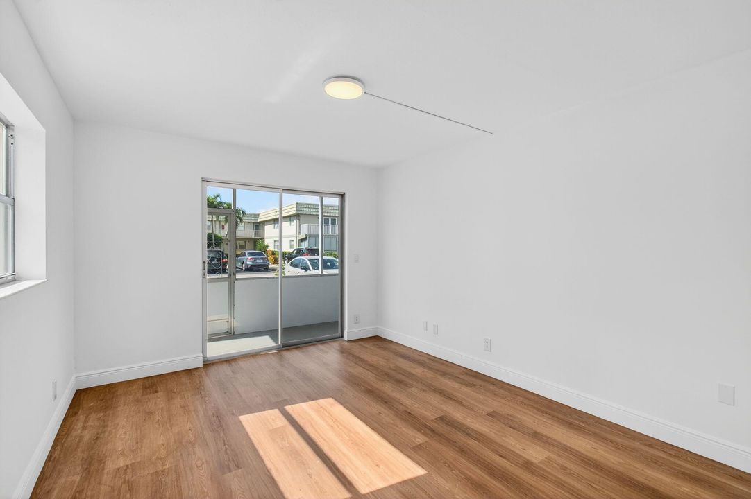 Active With Contract: $114,900 (2 beds, 2 baths, 880 Square Feet)