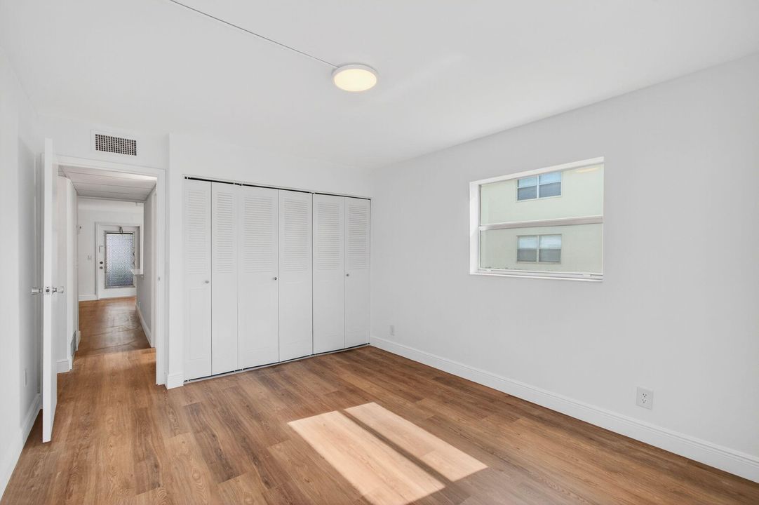 Active With Contract: $114,900 (2 beds, 2 baths, 880 Square Feet)