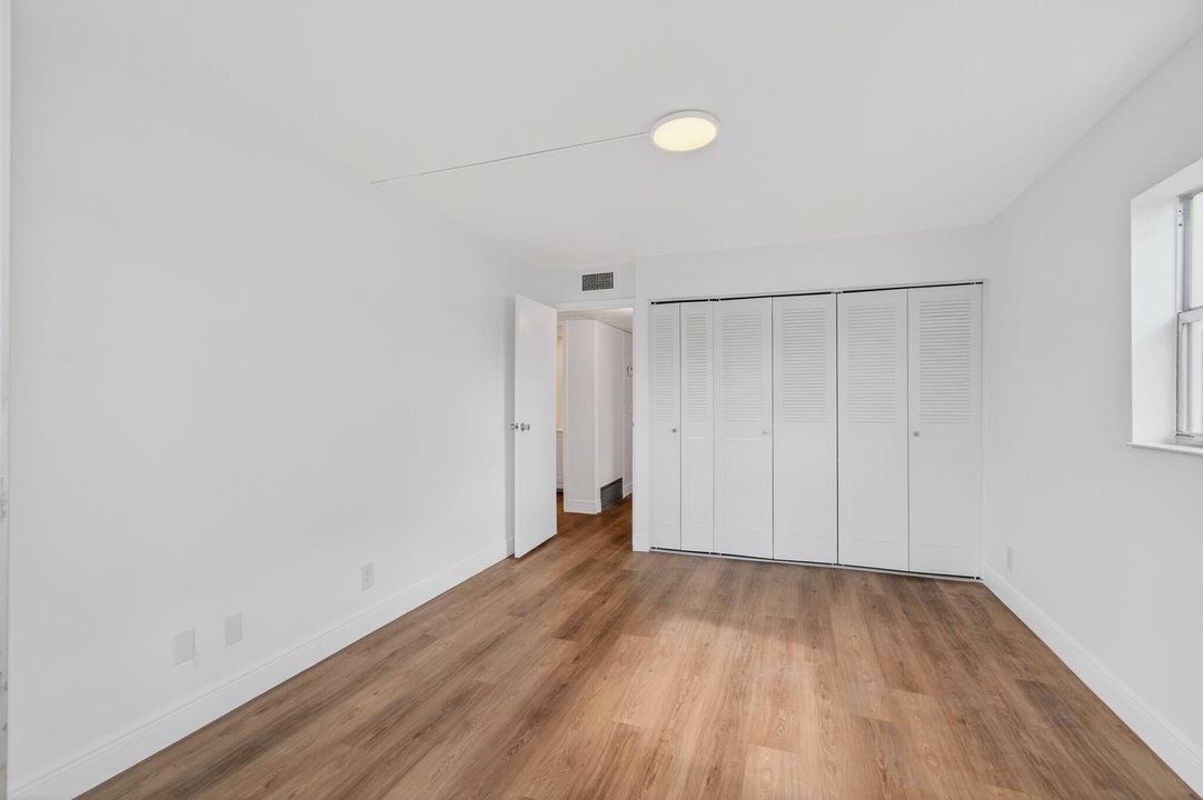 Active With Contract: $114,900 (2 beds, 2 baths, 880 Square Feet)