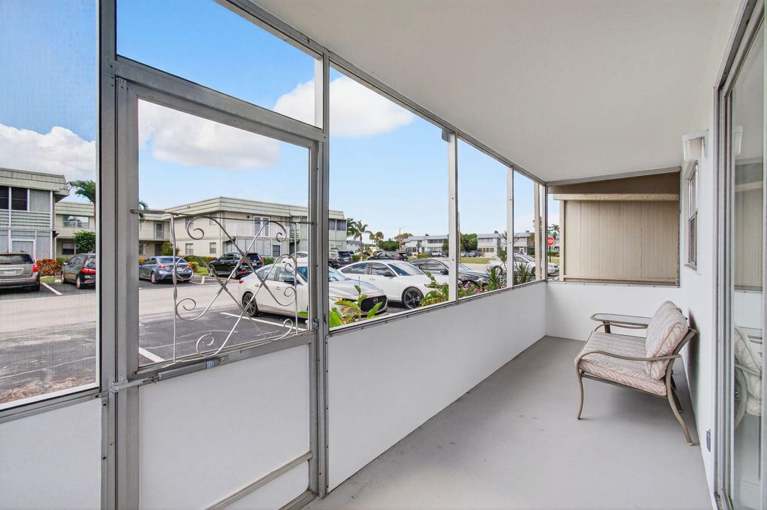 Active With Contract: $114,900 (2 beds, 2 baths, 880 Square Feet)