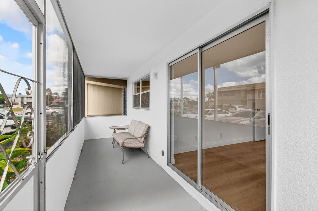 Active With Contract: $114,900 (2 beds, 2 baths, 880 Square Feet)