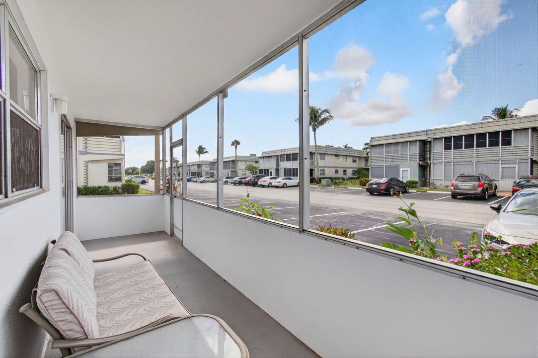 Active With Contract: $114,900 (2 beds, 2 baths, 880 Square Feet)