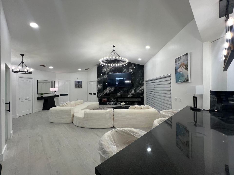 For Rent: $30,000 (5 beds, 5 baths, 3200 Square Feet)