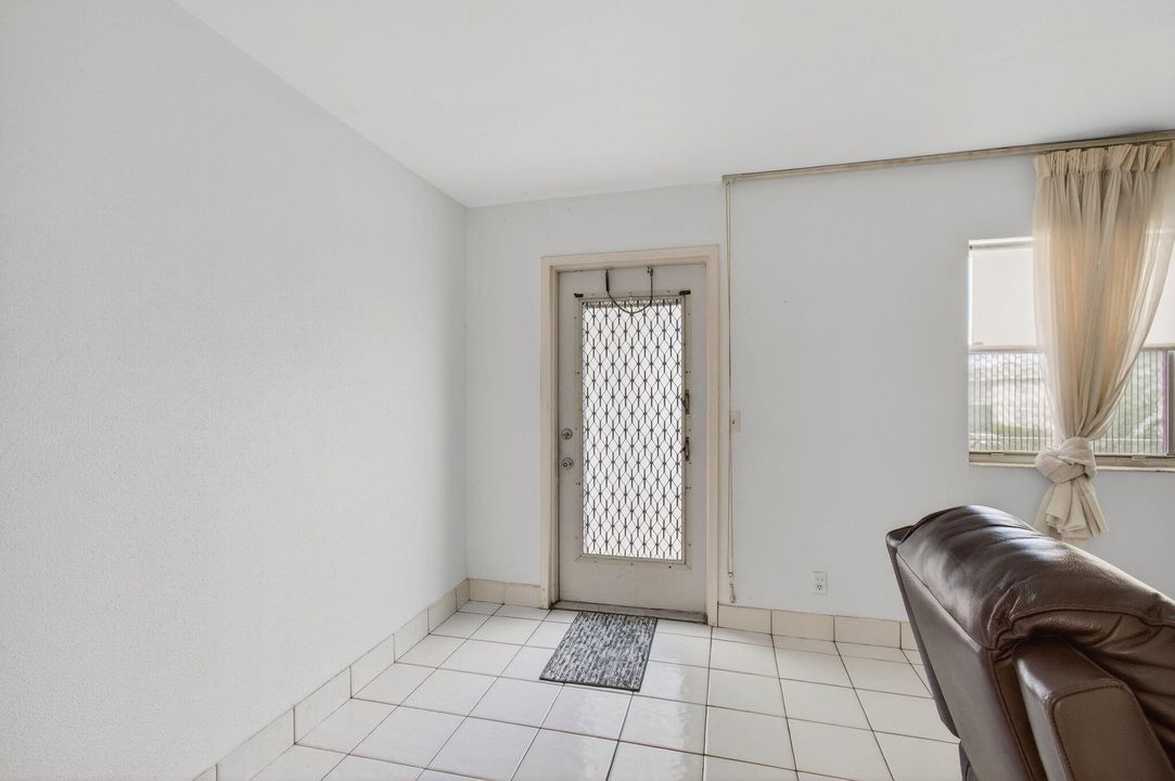 На продажу: $65,000 (1 спален, 1 ванн, 720 Квадратных фут)