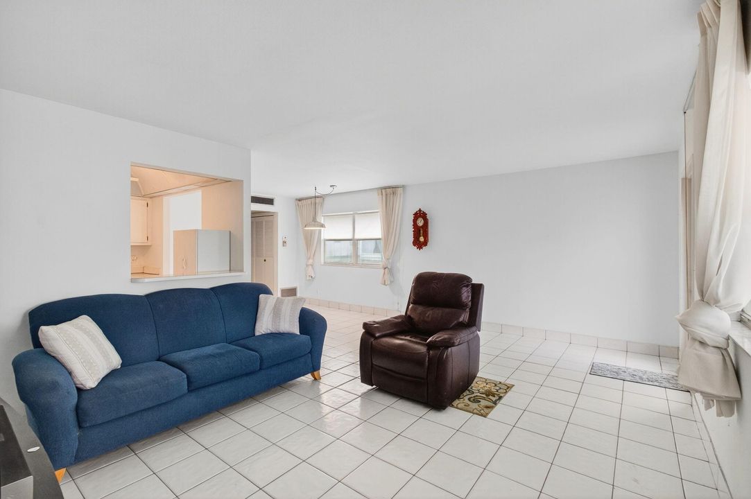 На продажу: $65,000 (1 спален, 1 ванн, 720 Квадратных фут)