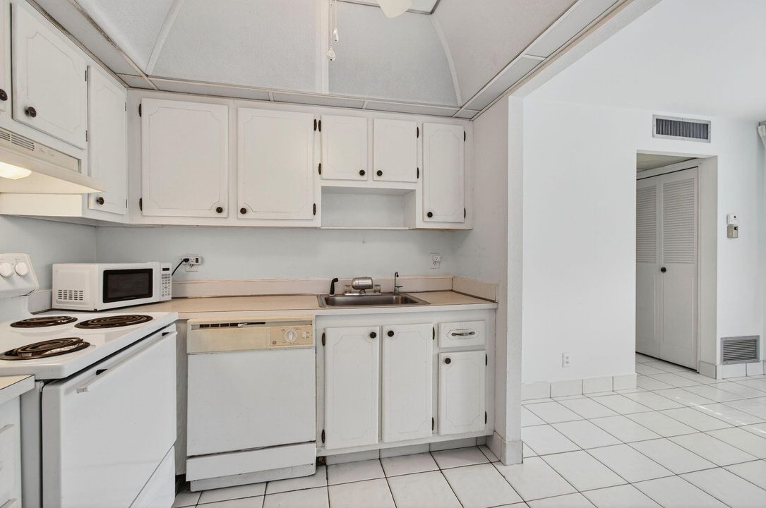 На продажу: $65,000 (1 спален, 1 ванн, 720 Квадратных фут)