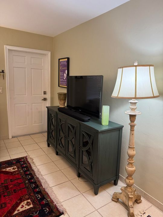 В аренду: $3,500 (1 спален, 1 ванн, 612 Квадратных фут)