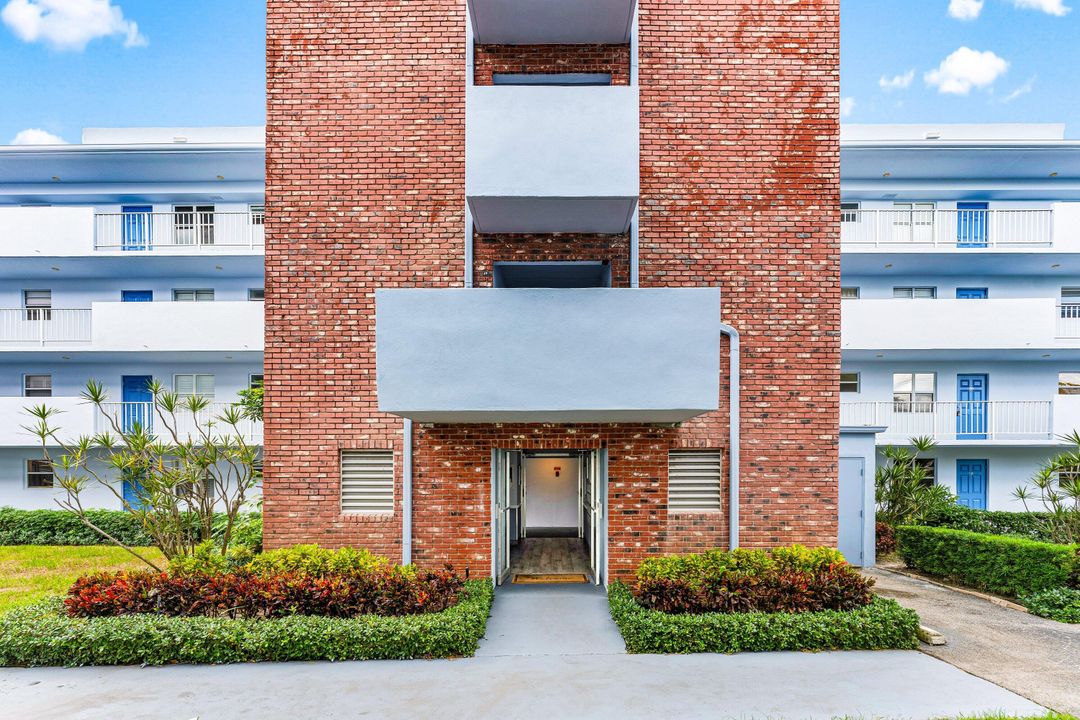 На продажу: $219,950 (2 спален, 2 ванн, 803 Квадратных фут)