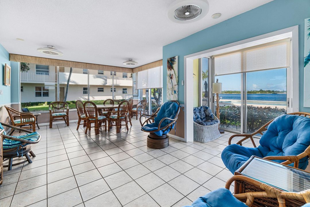 На продажу: $219,950 (2 спален, 2 ванн, 803 Квадратных фут)