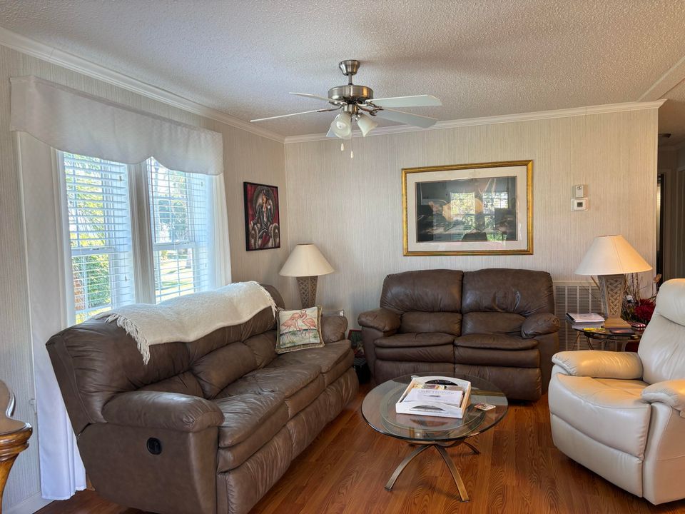 Activo con contrato: $49,500 (2 camas, 2 baños, 1088 Pies cuadrados)