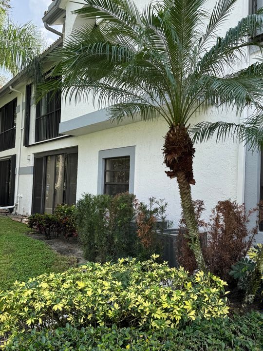 For Sale: $279,900 (2 beds, 2 baths, 1139 Square Feet)