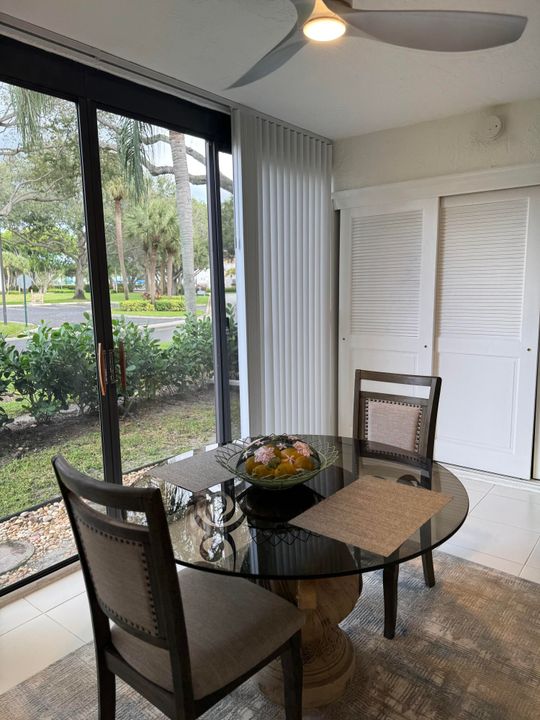 For Sale: $279,900 (2 beds, 2 baths, 1139 Square Feet)