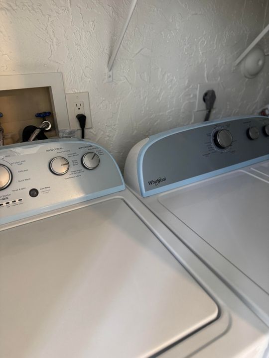 For Sale: $279,900 (2 beds, 2 baths, 1139 Square Feet)