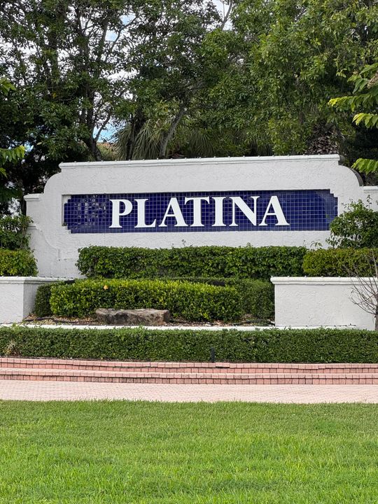 For Sale: $279,900 (2 beds, 2 baths, 1139 Square Feet)