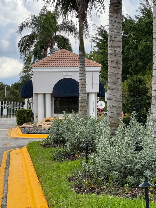 For Sale: $279,900 (2 beds, 2 baths, 1139 Square Feet)