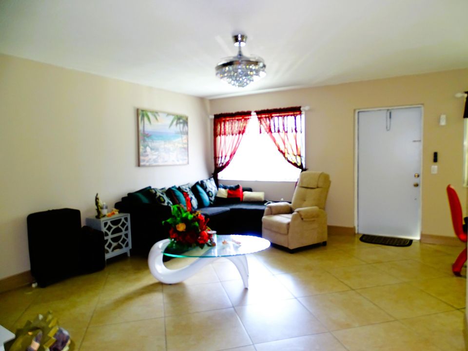 待售: $130,000 (2 贝兹, 1 浴室, 865 平方英尺)