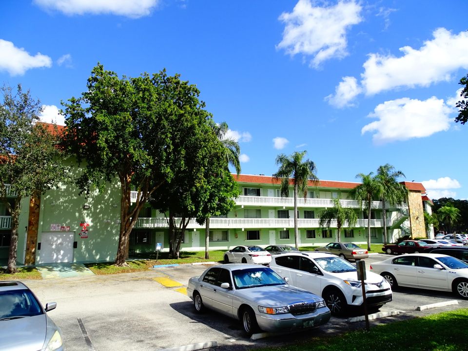 待售: $130,000 (2 贝兹, 1 浴室, 865 平方英尺)