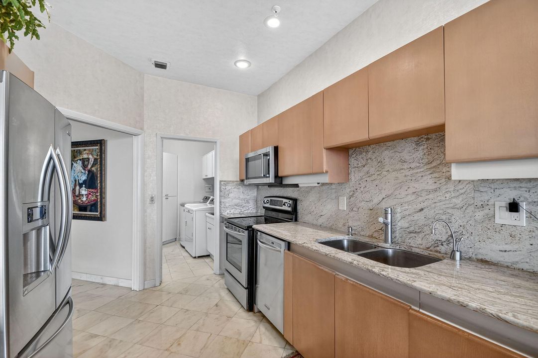 Activo con contrato: $949,000 (3 camas, 2 baños, 2600 Pies cuadrados)