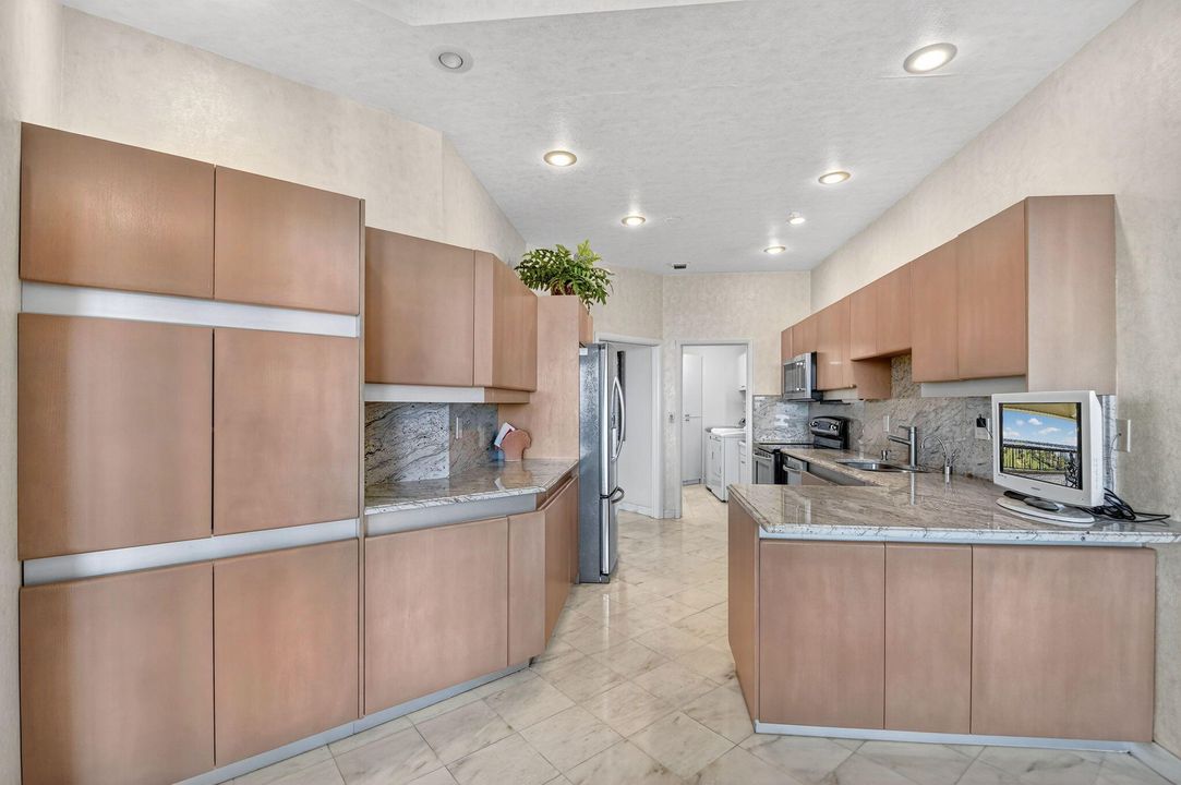 Activo con contrato: $949,000 (3 camas, 2 baños, 2600 Pies cuadrados)