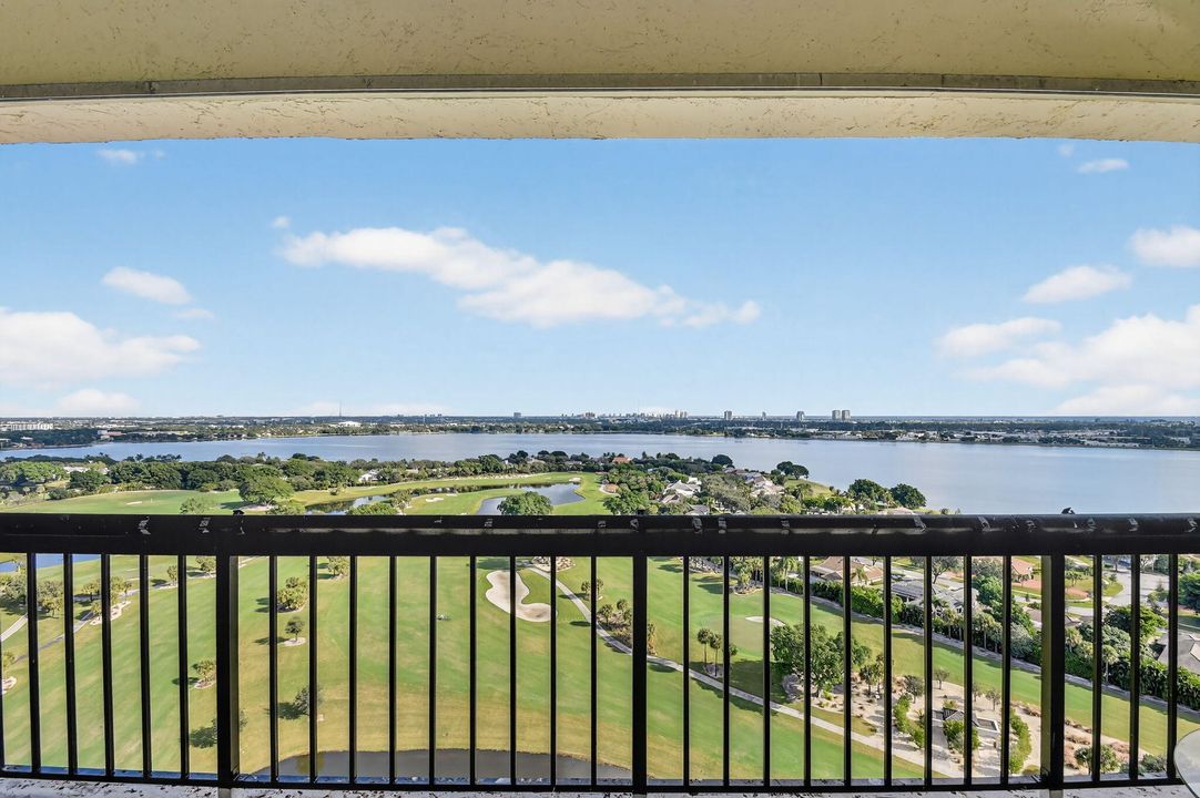 Activo con contrato: $949,000 (3 camas, 2 baños, 2600 Pies cuadrados)