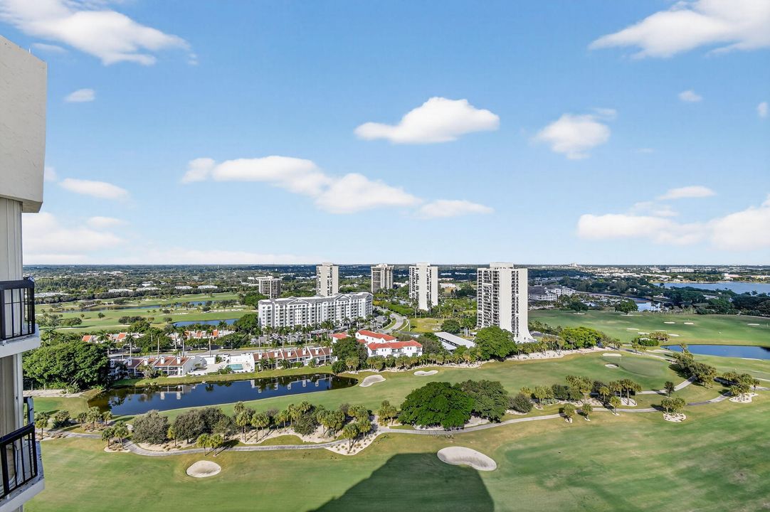 Activo con contrato: $949,000 (3 camas, 2 baños, 2600 Pies cuadrados)