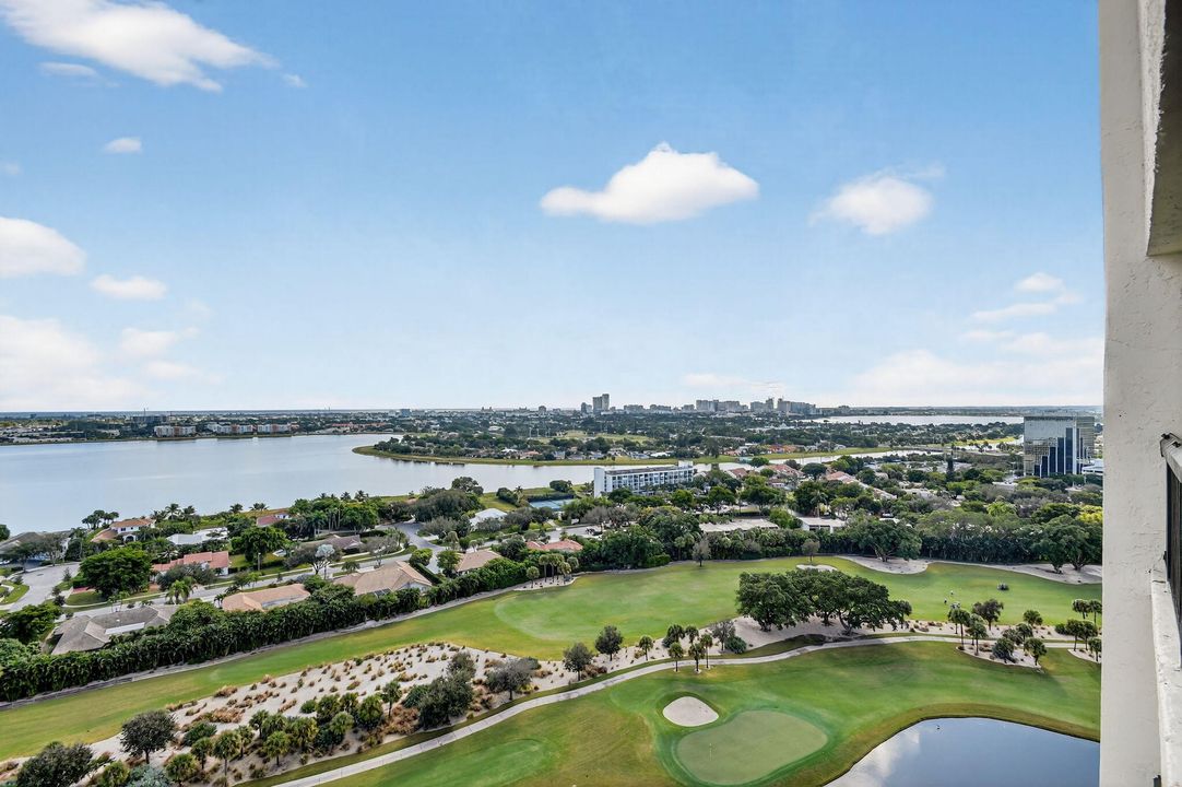 Activo con contrato: $949,000 (3 camas, 2 baños, 2600 Pies cuadrados)