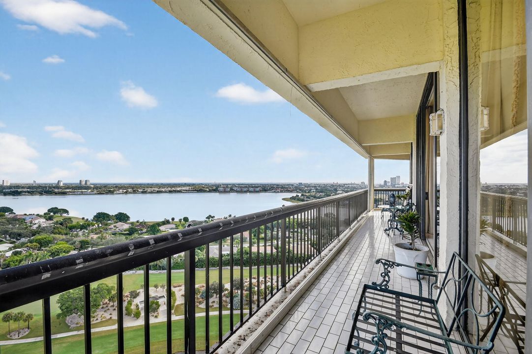 Activo con contrato: $949,000 (3 camas, 2 baños, 2600 Pies cuadrados)