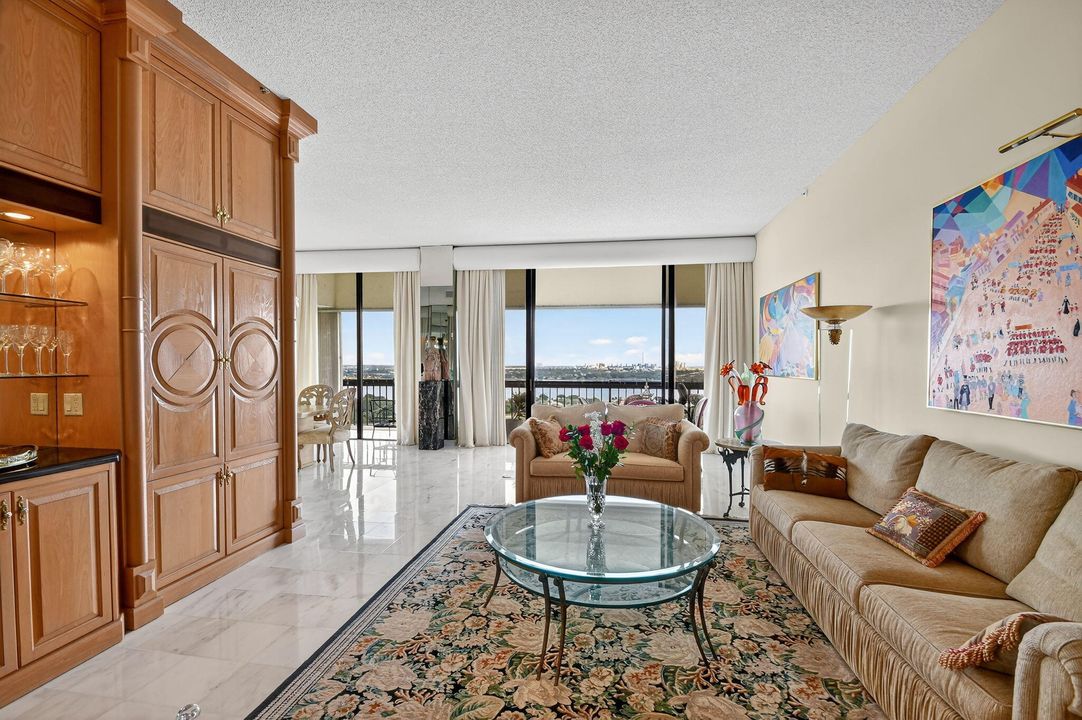 Activo con contrato: $949,000 (3 camas, 2 baños, 2600 Pies cuadrados)