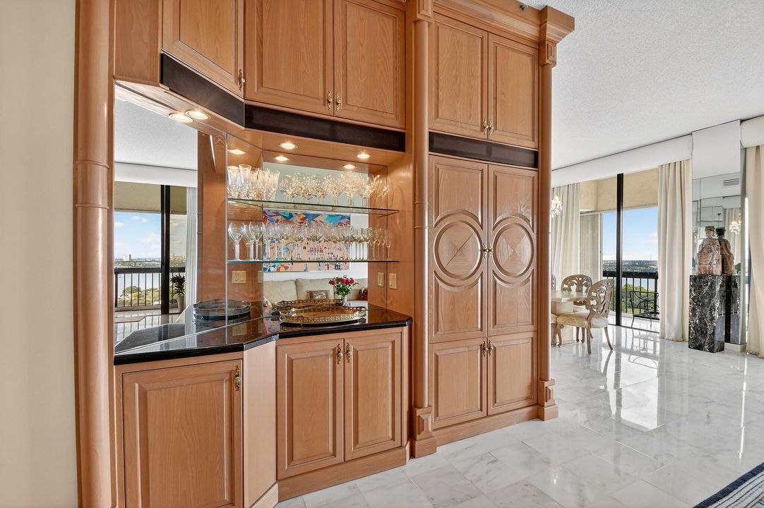 Activo con contrato: $949,000 (3 camas, 2 baños, 2600 Pies cuadrados)