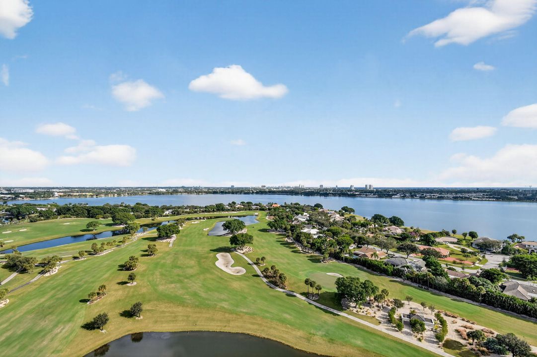 Activo con contrato: $949,000 (3 camas, 2 baños, 2600 Pies cuadrados)