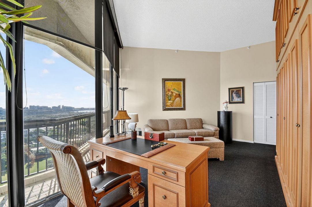 Activo con contrato: $949,000 (3 camas, 2 baños, 2600 Pies cuadrados)