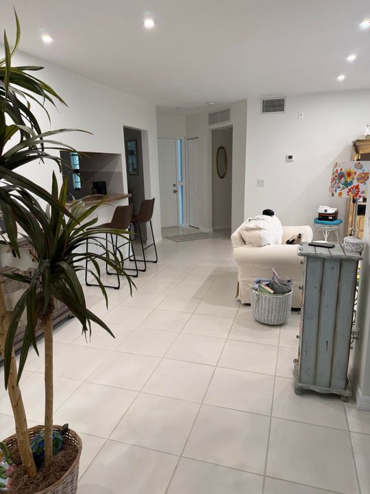 For Sale: $279,900 (2 beds, 2 baths, 1139 Square Feet)