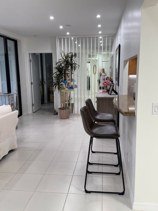 For Sale: $279,900 (2 beds, 2 baths, 1139 Square Feet)