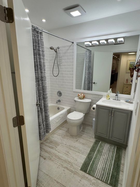 For Sale: $279,900 (2 beds, 2 baths, 1139 Square Feet)